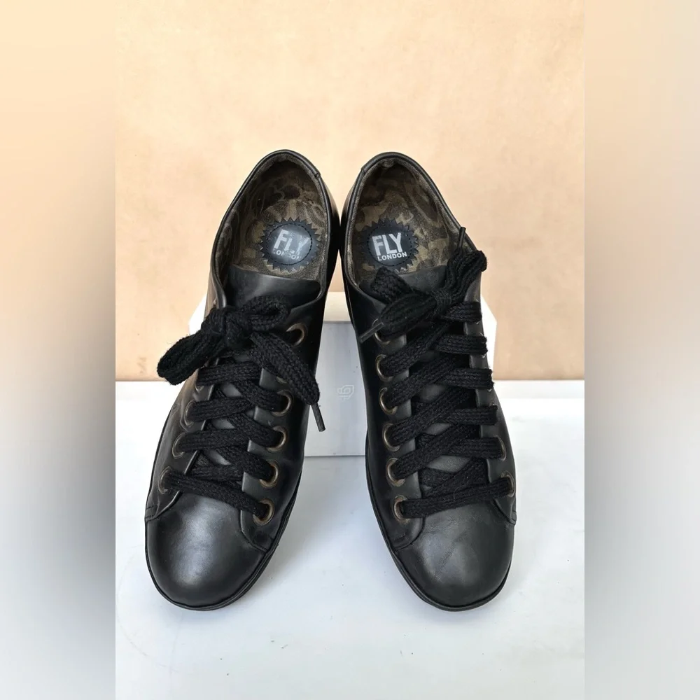 London Fly Wedge Lace Up Platform Black Leather Camo Lining Size 41 = 10 - 10.5